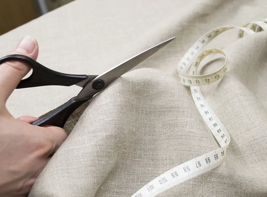 Services 1 Cutting fabric with scissors